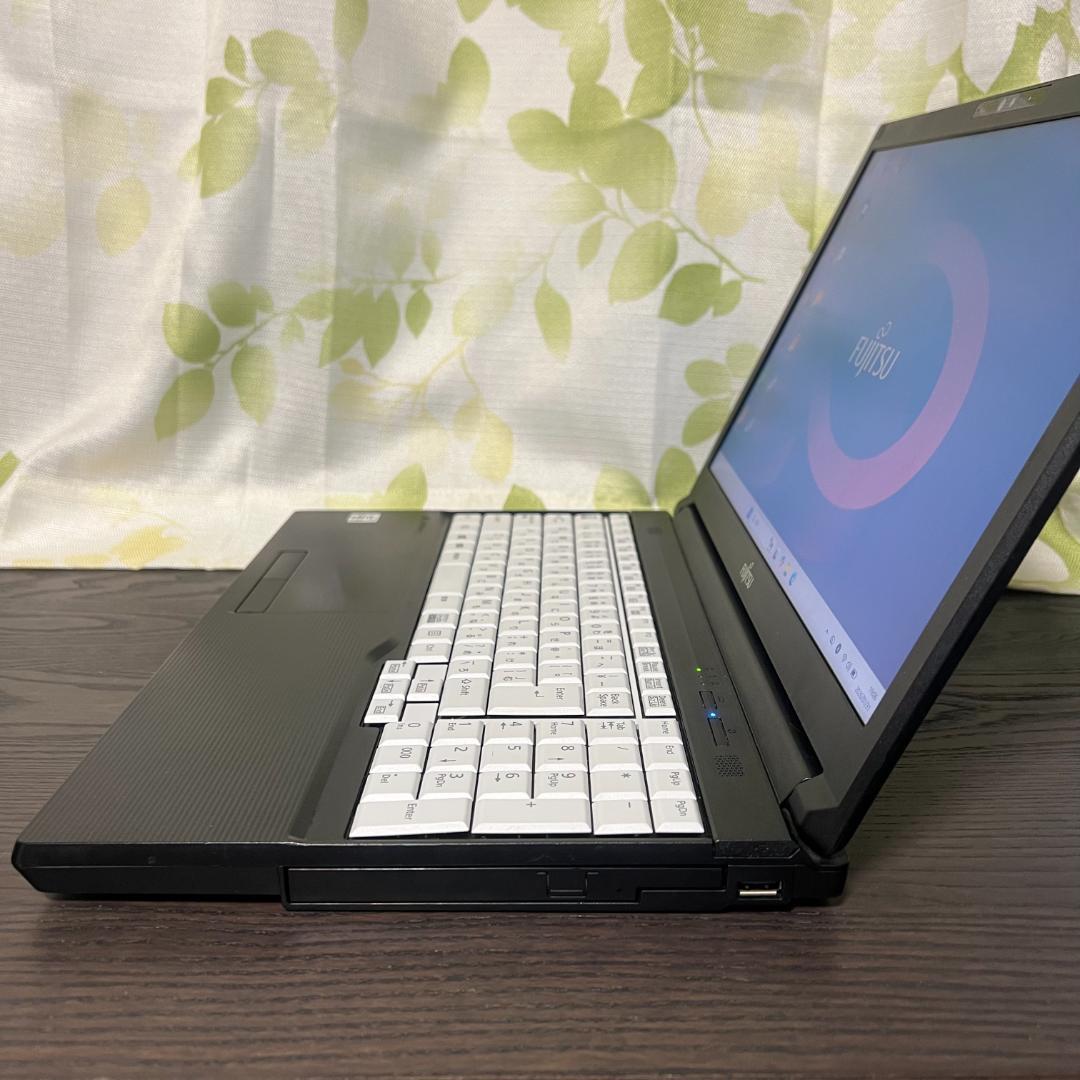 コスパ◎富士通LIFEBOOK✨SSD256GB☆10世代Core i3☆8GB