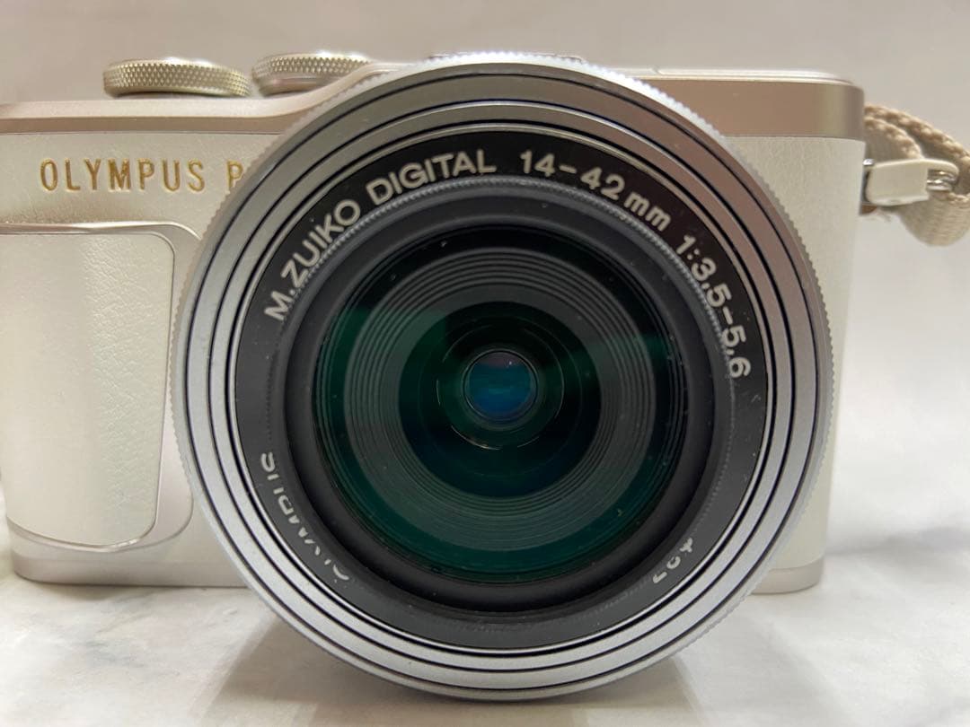 OLYMPUS PEN E-PL9 ホワイト 14-42mmレンズ付