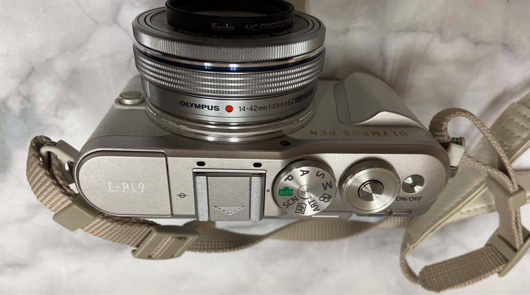 OLYMPUS PEN E-PL9 ホワイト 14-42mmレンズ付