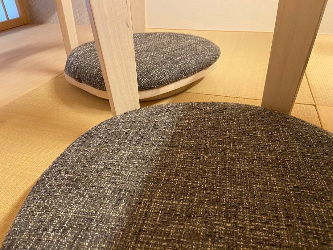 オシャレな回転座椅子　4脚　人気の白系