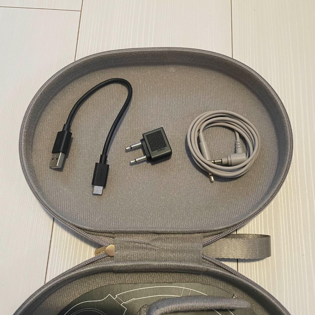 SONY ワイヤレスヘッドホン WH-1000 XM4 プラチナシルバー