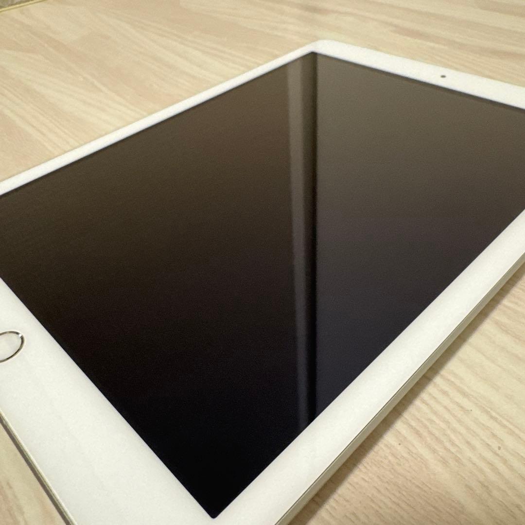 iPad 第5世代 Wi-Fiモデル 32GB シルバー