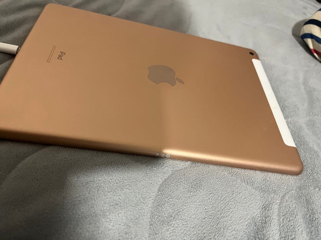 iPad 第7世代A2198ゴールド セルラーモデル本体