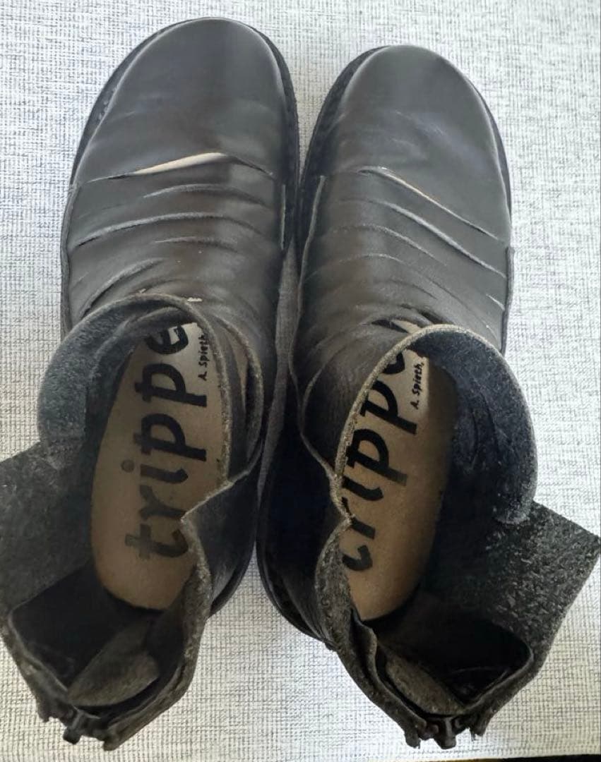 トリッペン 黒 ショートブーツ