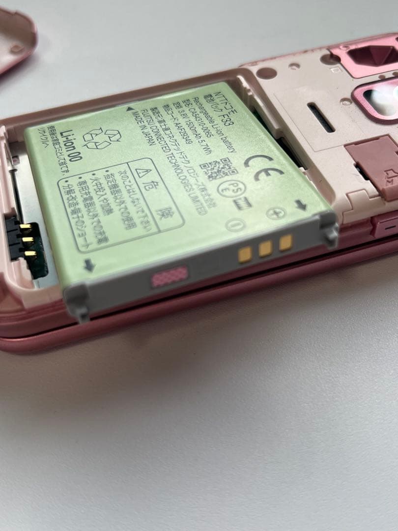 美品　ドコモ らくらくホン F-02J ピンク　充電器付