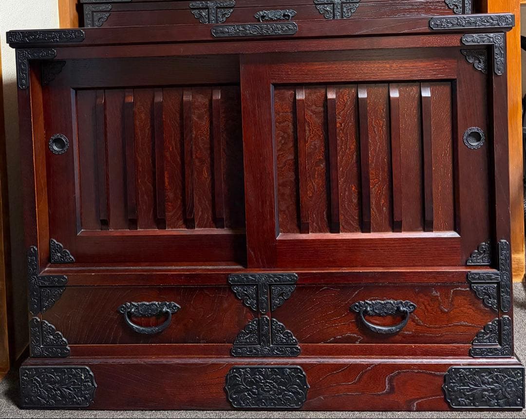 水屋箪笥 和箪笥 岩谷堂箪笥 桐箪笥 棚 引き戸 引き出し 日本製 国産家具