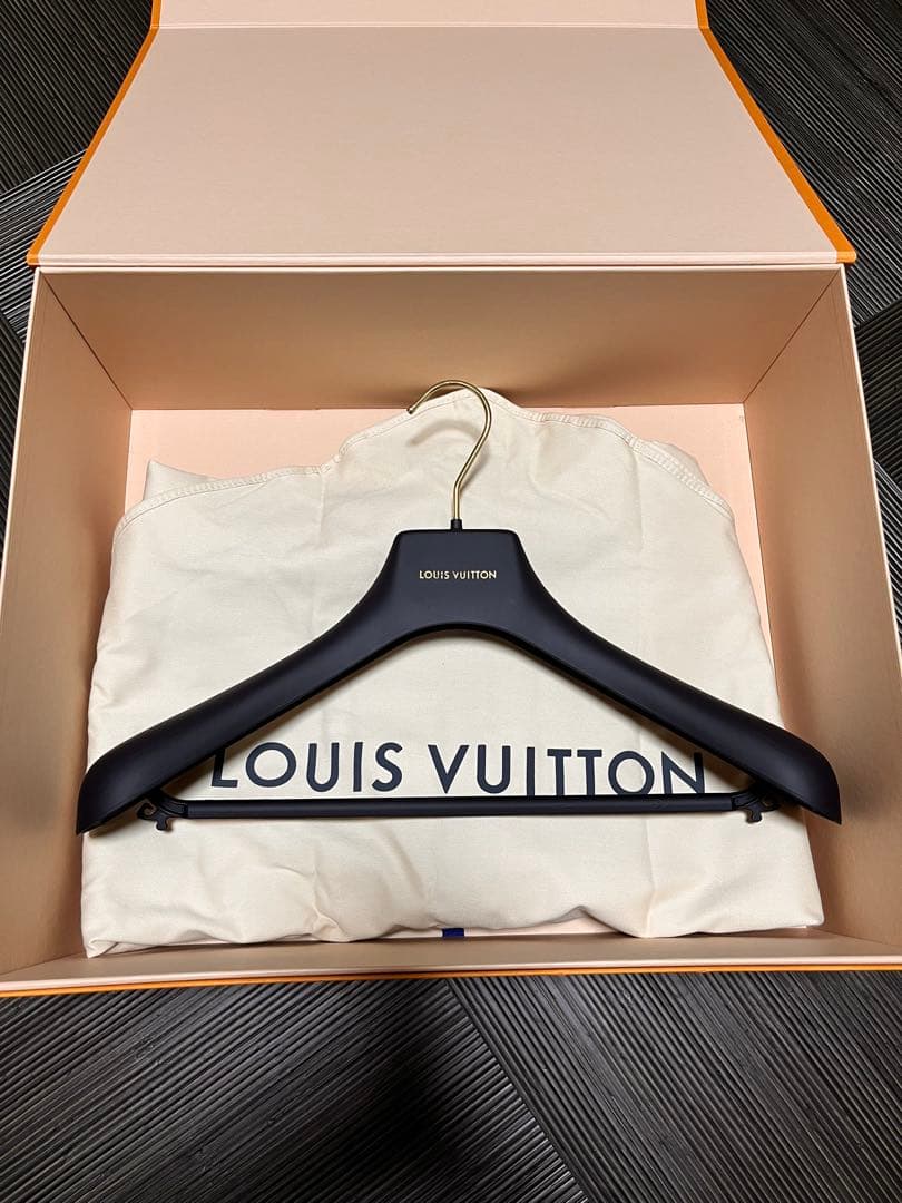 VUITTON箱（ハンガー　ガーメントケース付）