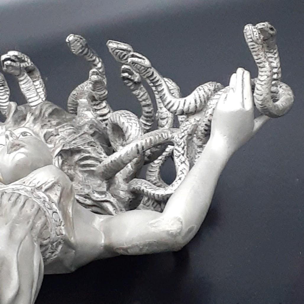 日本唯一の出品！ 女神 メデューサ ギリシャ神話 フィギュリン フィギュア 人形