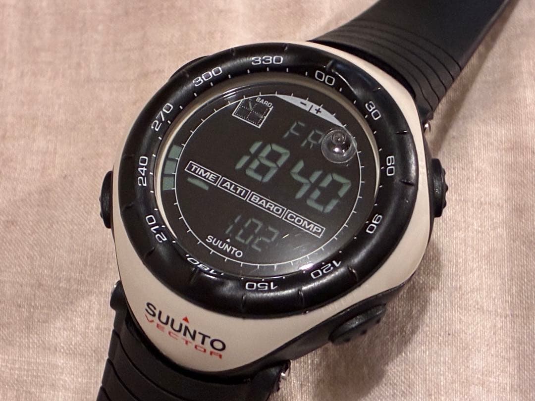 SUUNTO VECTOR 白 美品 時計本体のみ