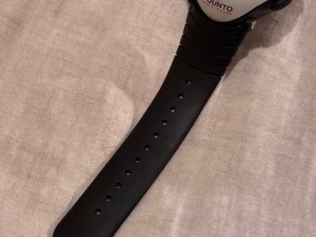 SUUNTO VECTOR 白 美品 時計本体のみ