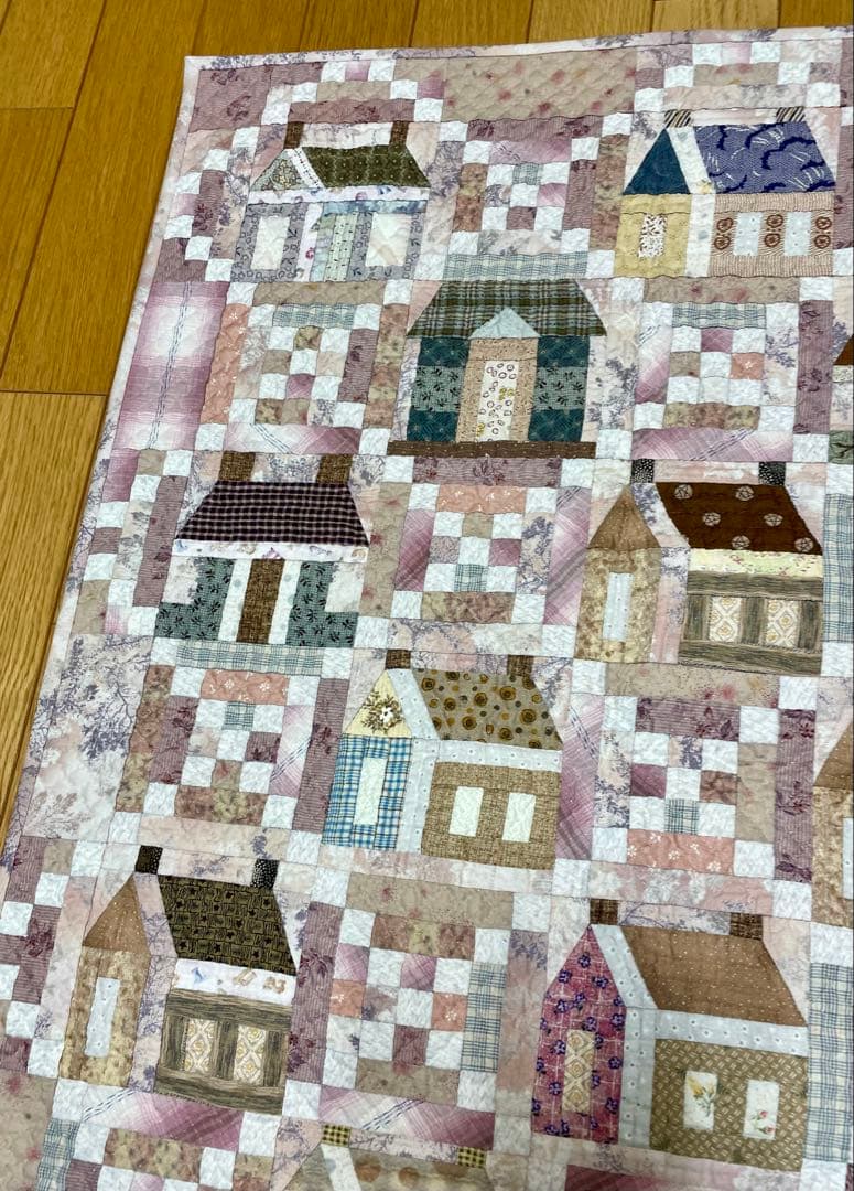 パッチワークキルト　タペストリー　ハウス