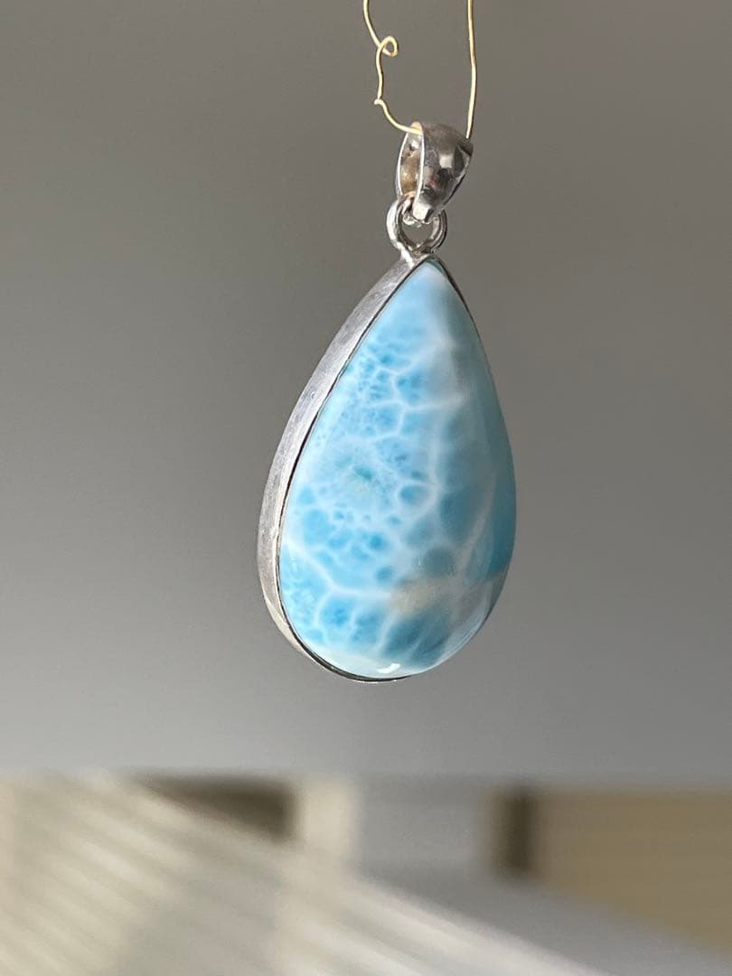天然石ラリマー☆高品質！しずく型ペンダントトップワク付き☆ブルー＆模様が美しい！