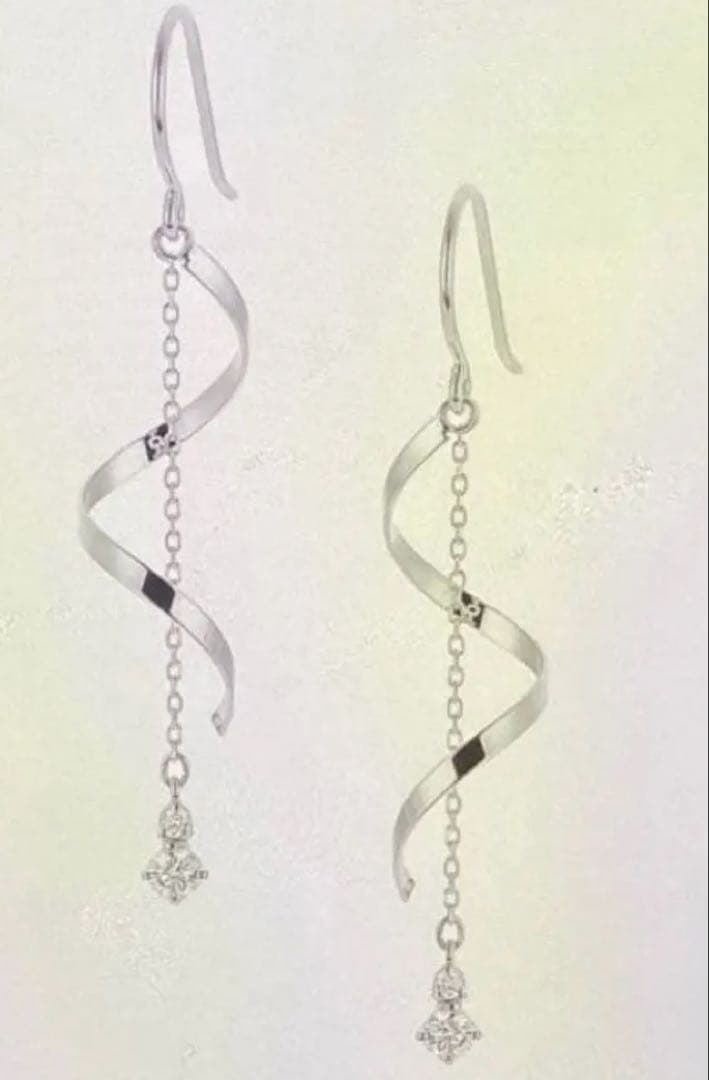 Pt900 ダイヤモンド ウェーブピアス 片耳 箱付き