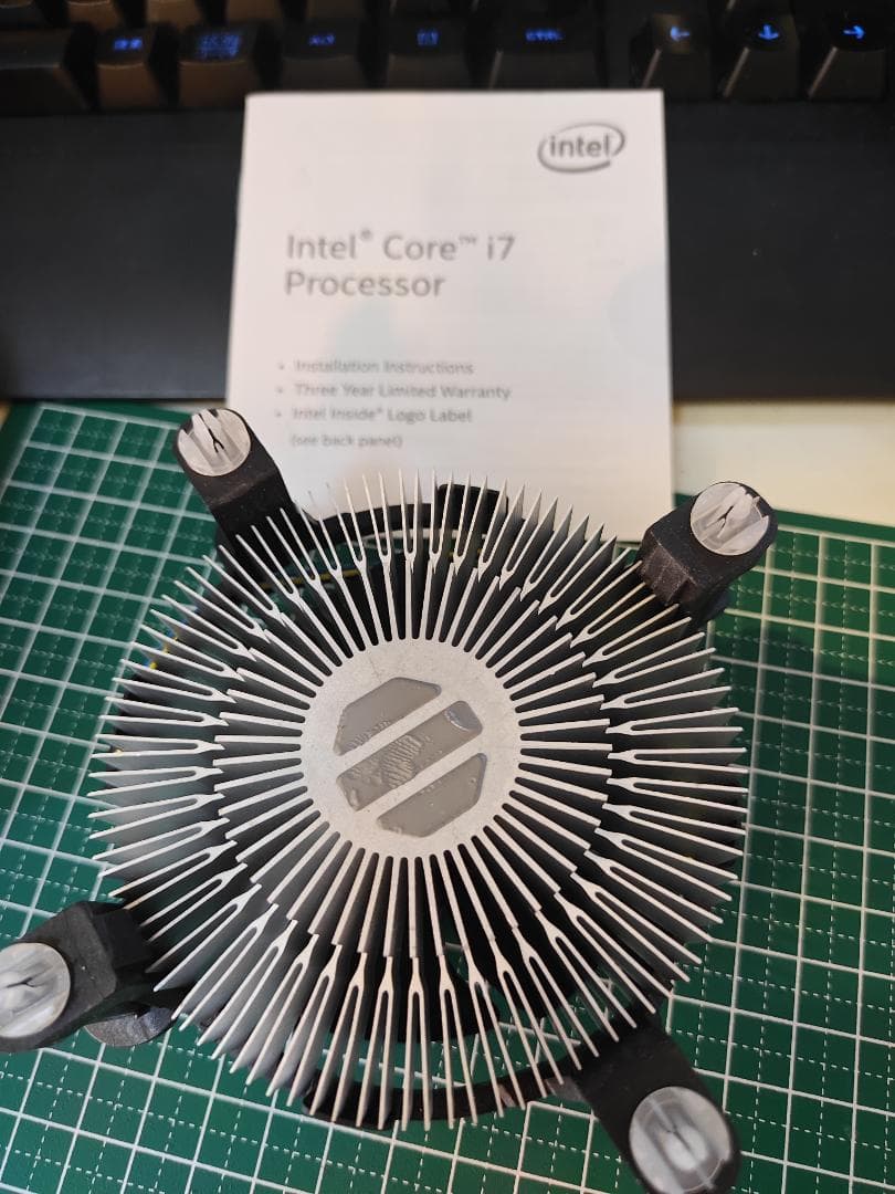 Intel Core i7-8700 　3.20GHz