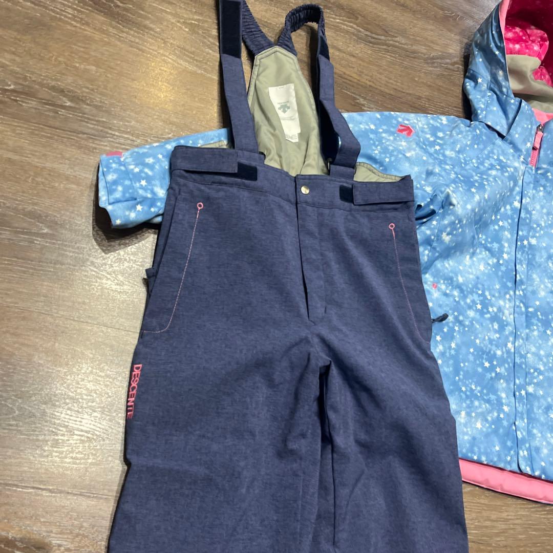 デサントほぼ未使用　150 女の子　スキーウェア 上下　スノーウェア