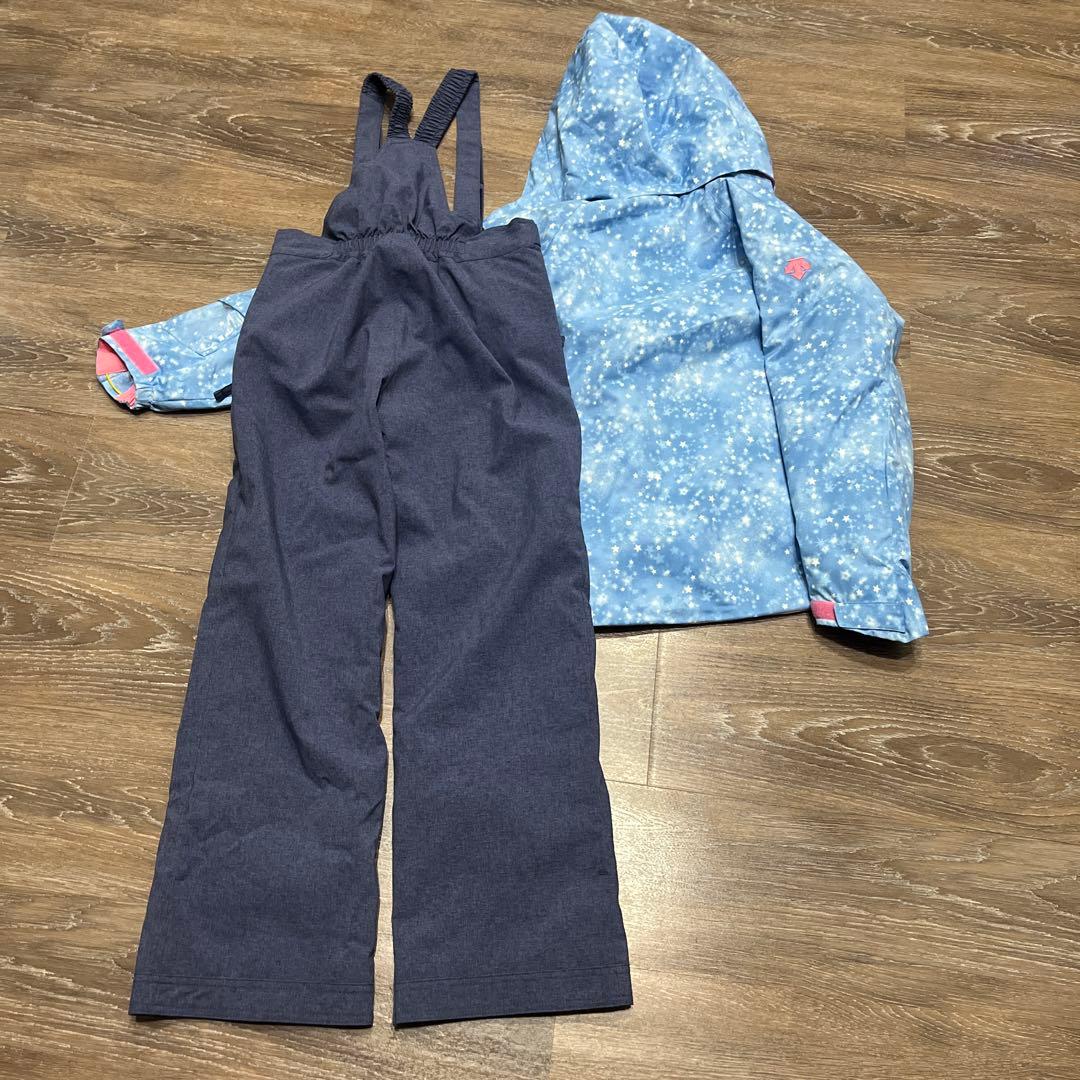 デサントほぼ未使用　150 女の子　スキーウェア 上下　スノーウェア