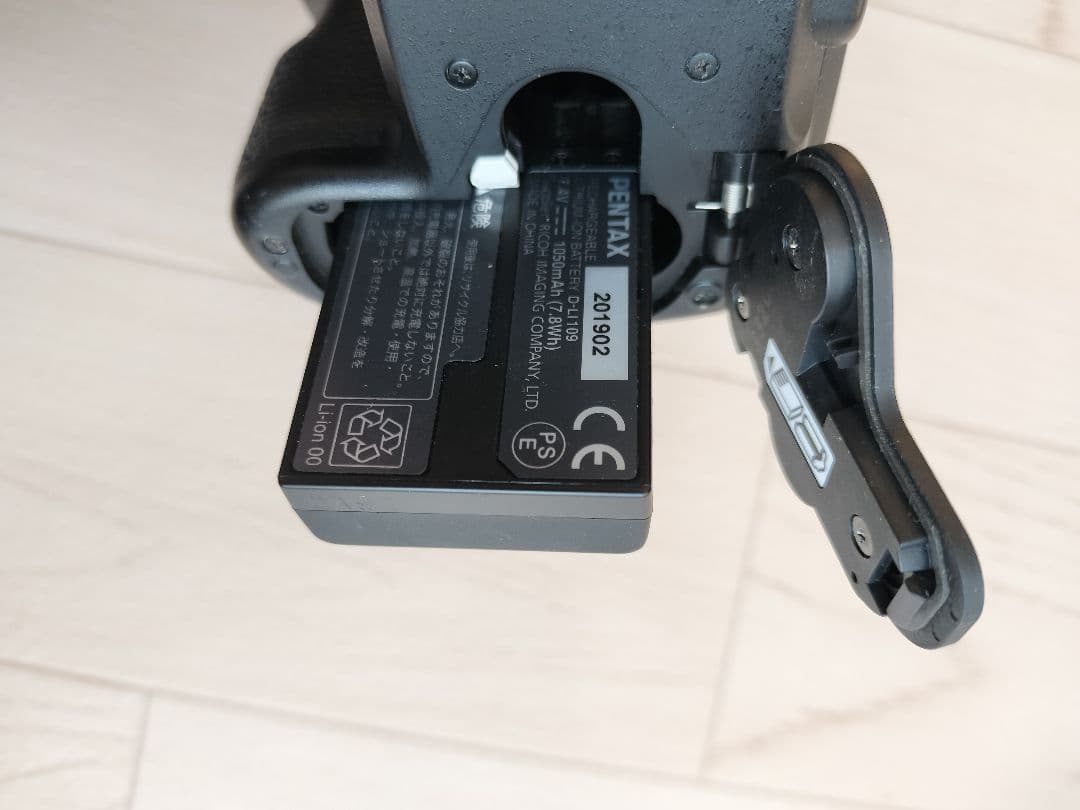 と*ろ様 PENTAX K-30 デジタル一眼レフカメラ 本体のみ(バッテリー付