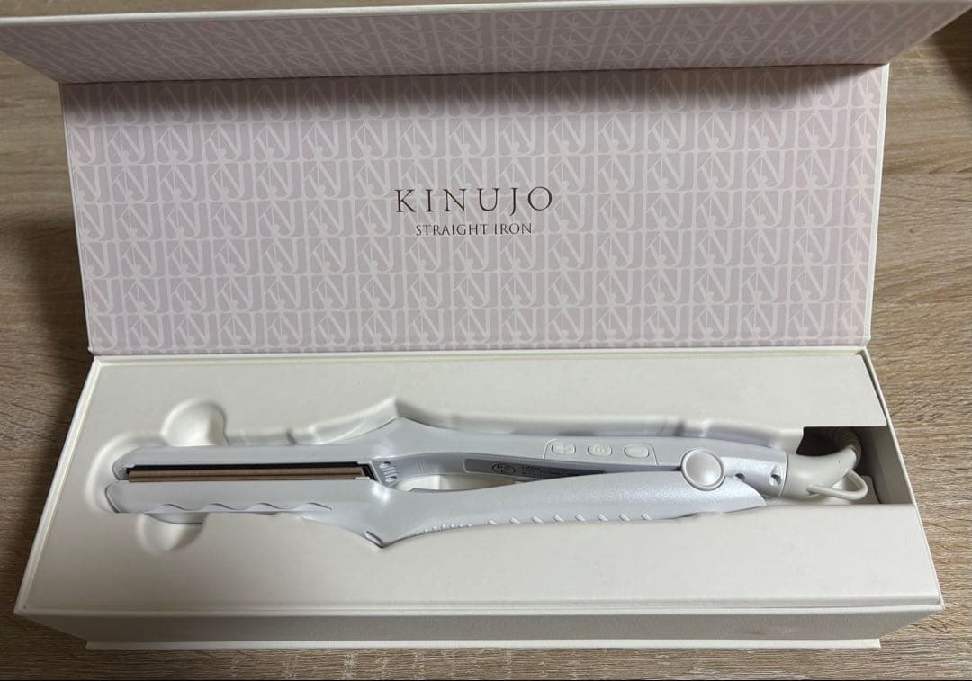 【極美品】KINUJO ストレートアイロン LM-225 ホワイト
