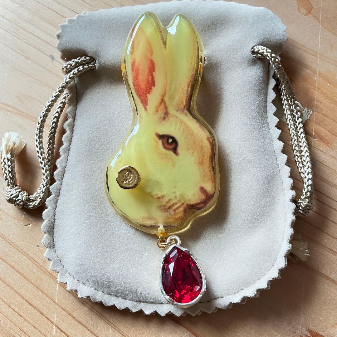 Q-pot×あちゃちゅむ　ムチャチャ　うさぎブローチ