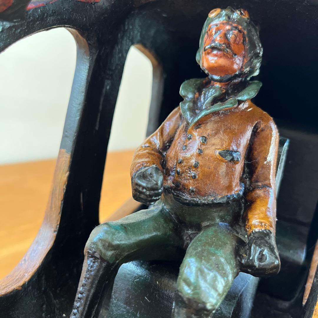 大きな古いブリキのヘリコプター