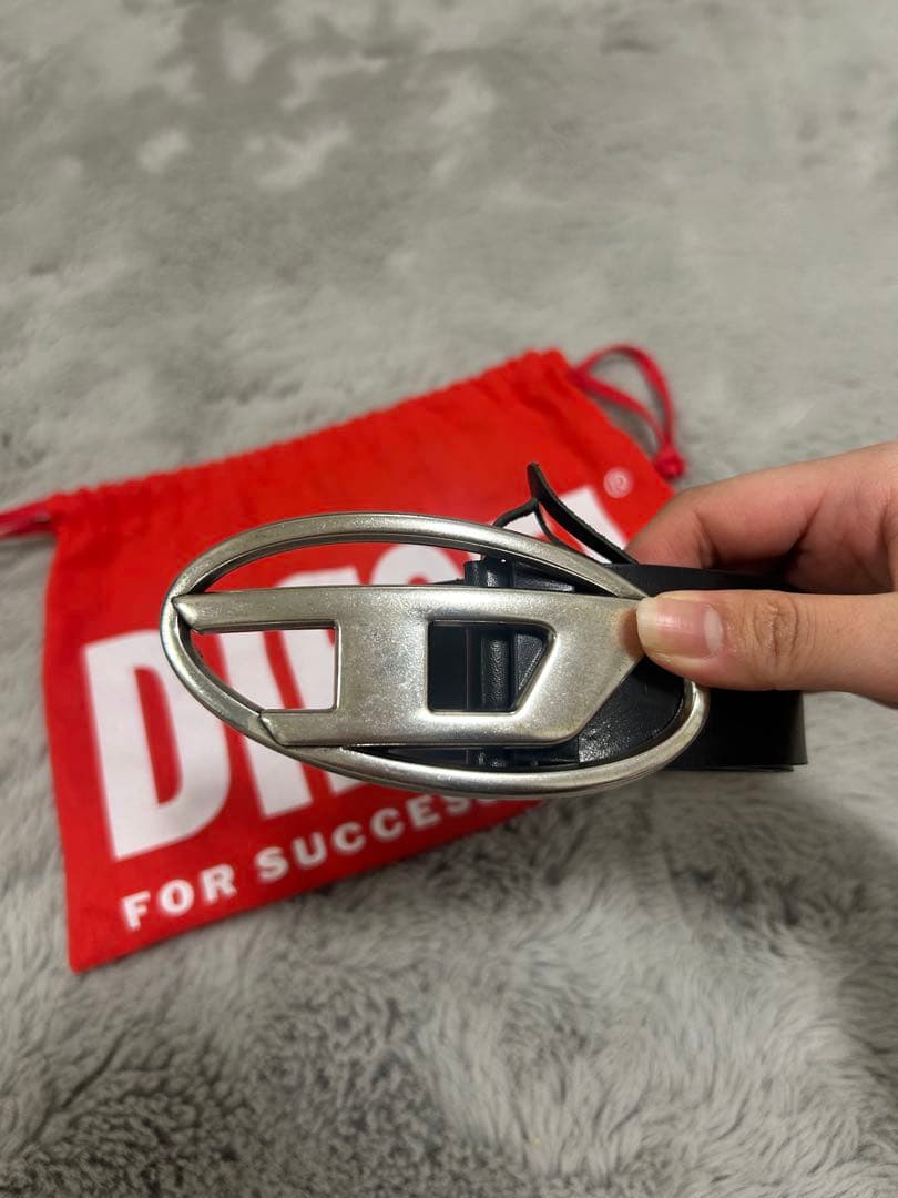 DIESEL 黒いベルト 金属バックル付き　レディース