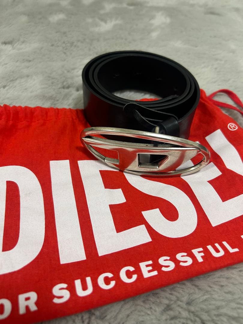 DIESEL 黒いベルト 金属バックル付き　レディース