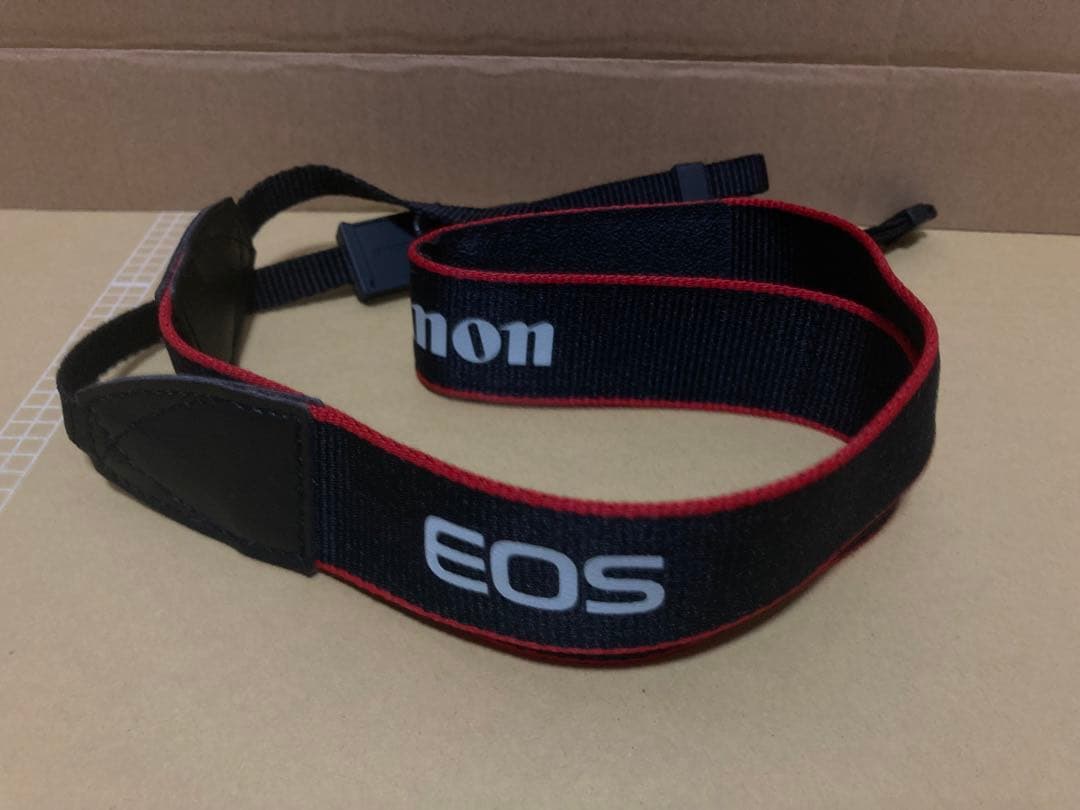 Canon EOS Kiss X8i ダブルズームキット【ショット数1886回】