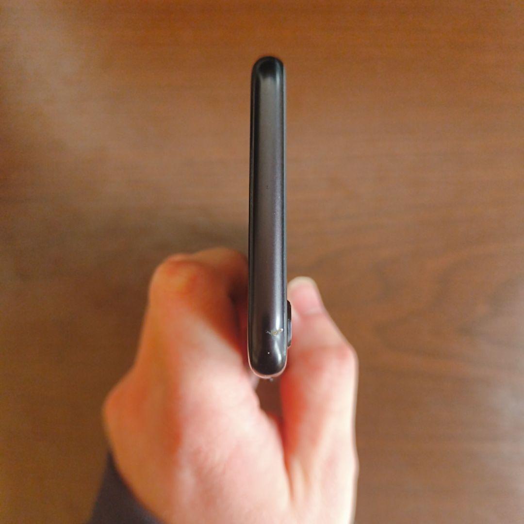 Apple iPhone SE2 ブラック 本体2