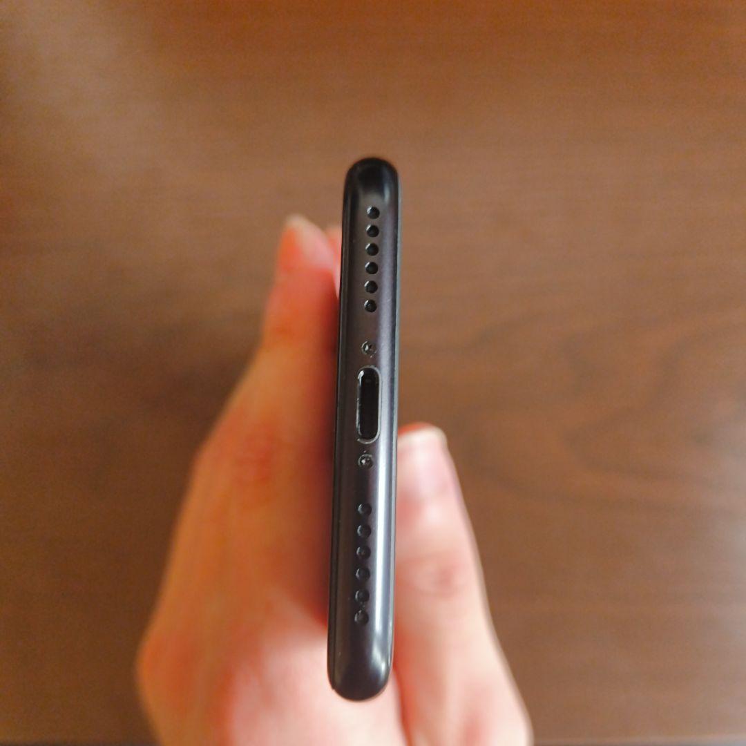 Apple iPhone SE2 ブラック 本体2