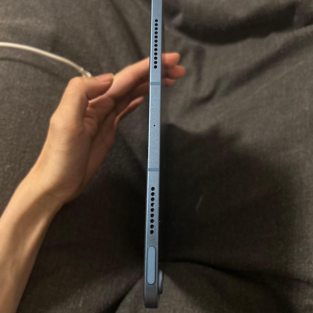 (りょう)iPad Air (第５世代) Wi-Fi 64GBブルー