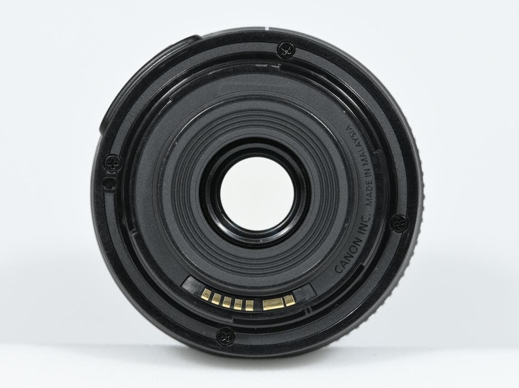 【ほぼ新品】 Canon EOS 8000D ダブルズームキット《SC数279》