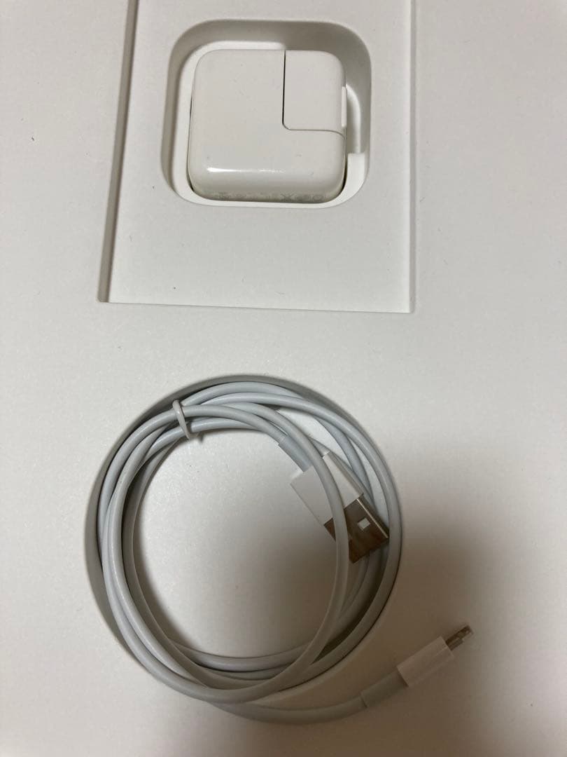 iPad (第7世代) Wi-Fi + Cellular 32GB