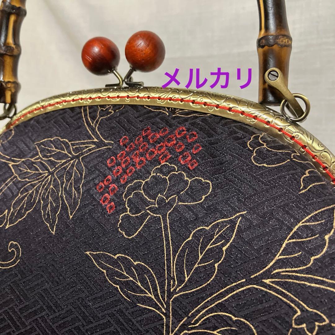 正絹　黒紅色　金彩更紗花唐草文様　大島紬　がま口バッグ　ハンドメイド　着物バッグ