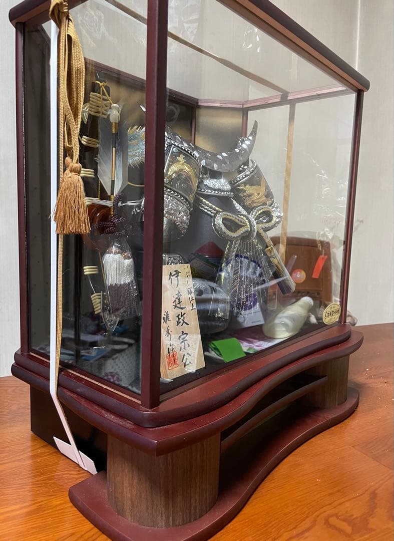 大幅値下げ！五月人形伊達政宗公兜飾り　ガラスケース、オルゴール付き