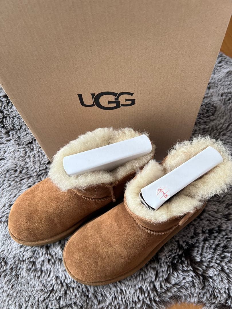 UGG W Mini Bailey Button II チェスナット 6