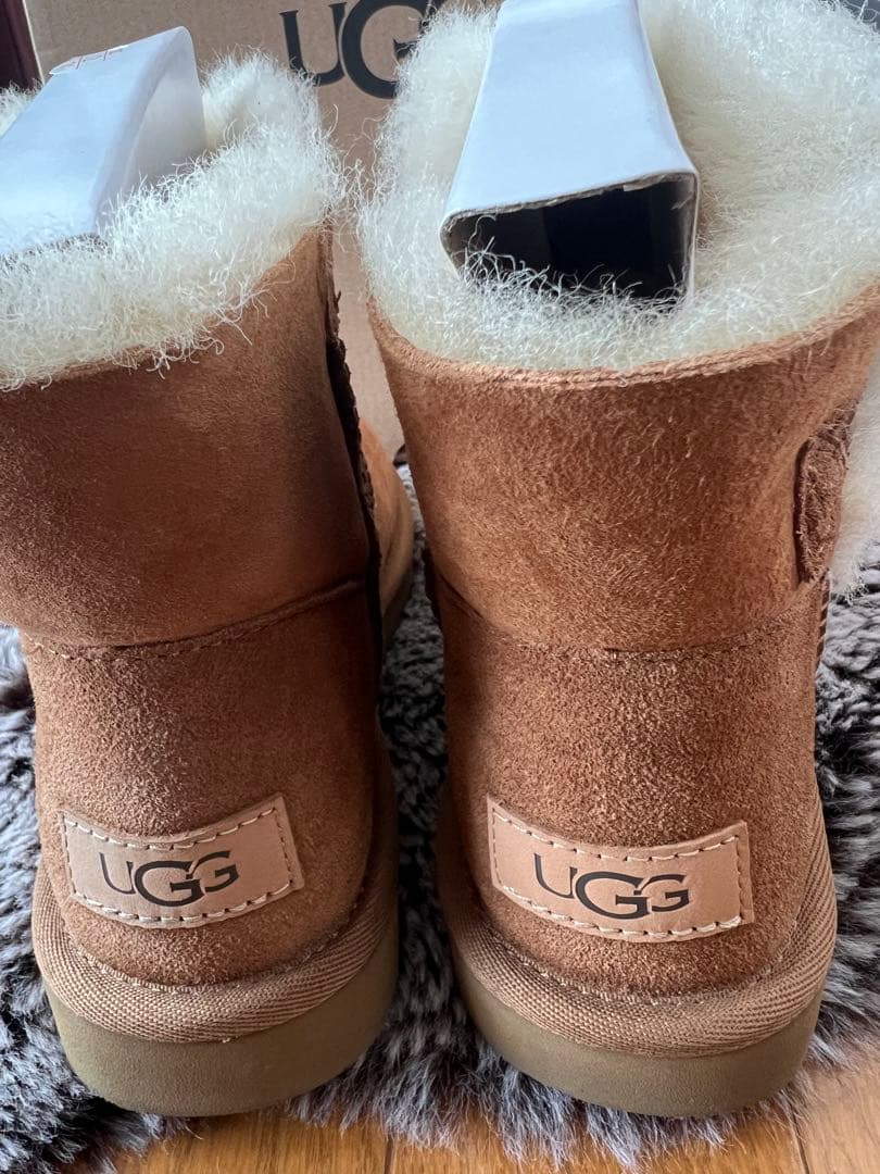 UGG W Mini Bailey Button II チェスナット 6