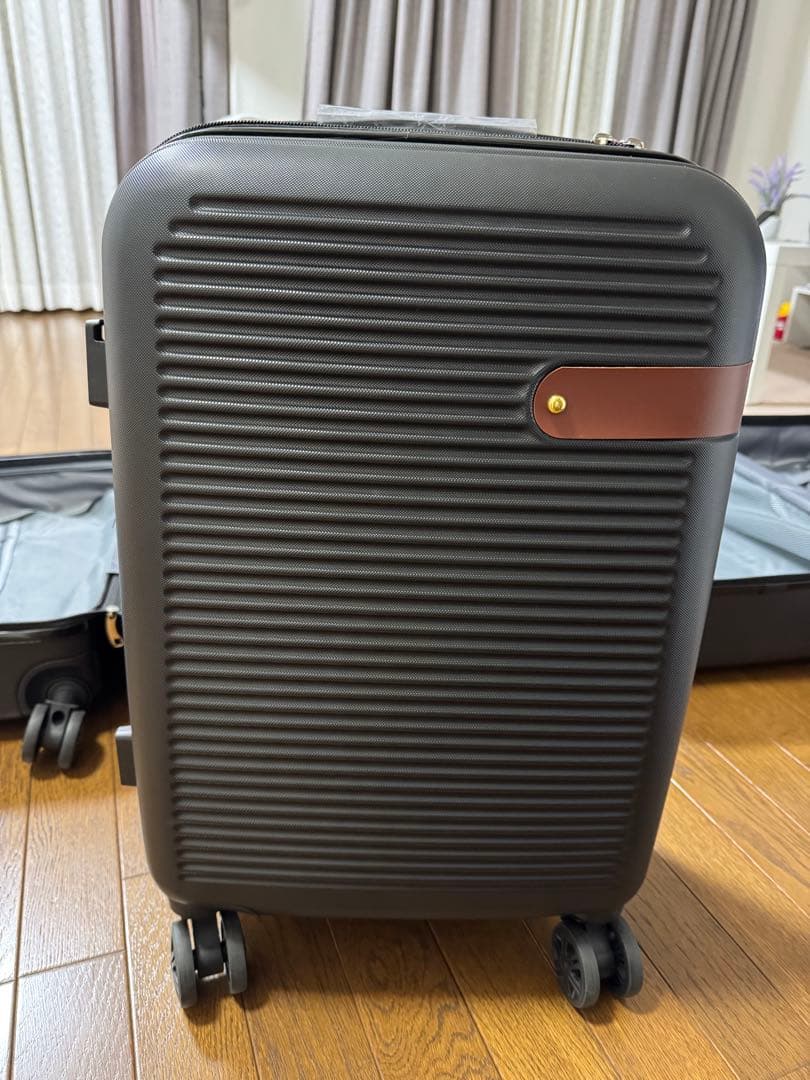 新品・未使用 / 3点セット / 軽量 / TSAロック/スーツケース