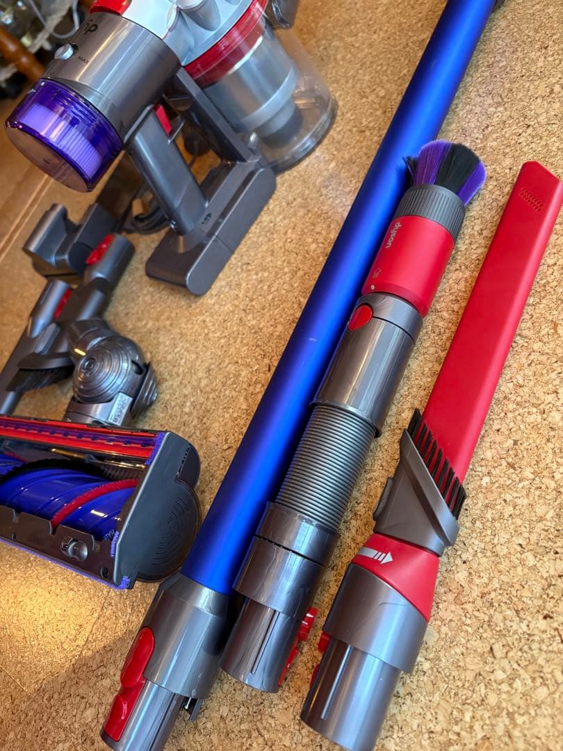 Dyson 掃除機(キャニスター)本体 付属品付き　sv25 【美品】