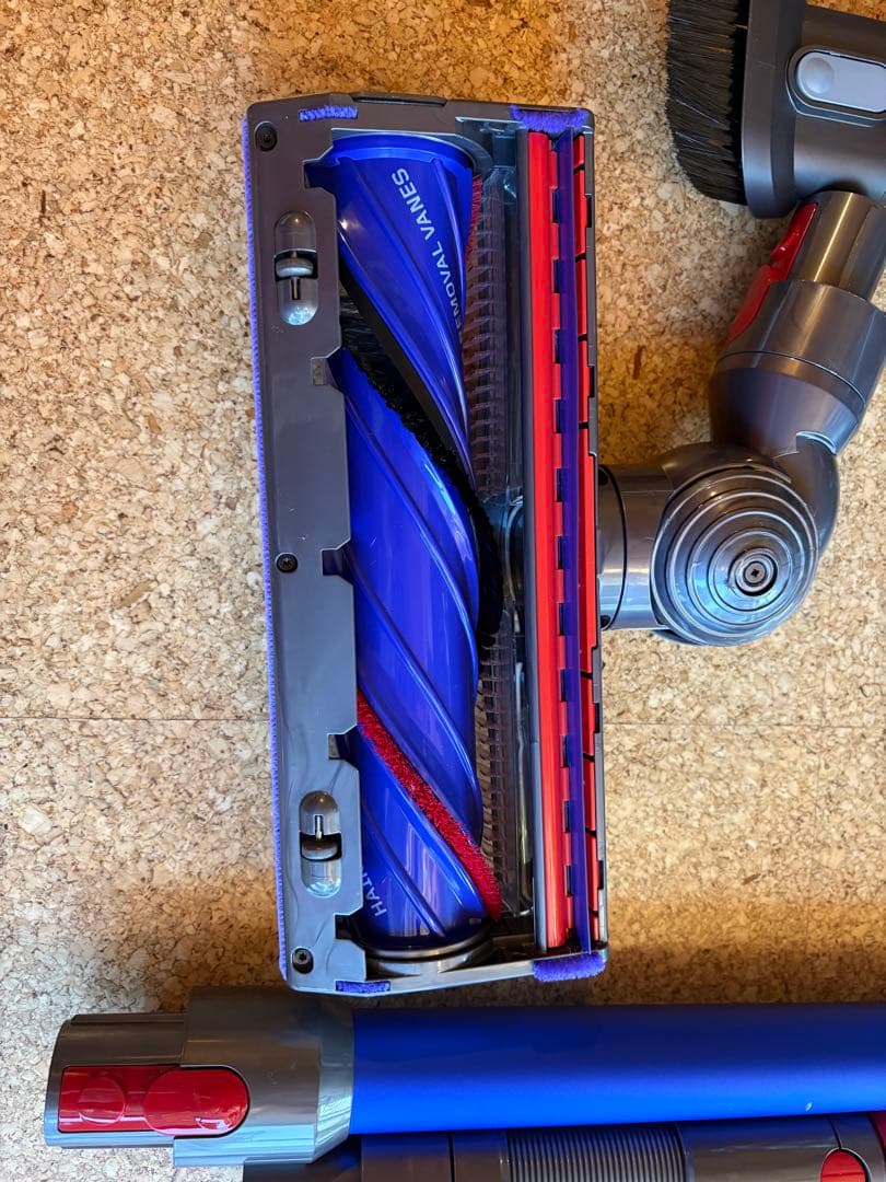 Dyson 掃除機(キャニスター)本体 付属品付き　sv25 【美品】