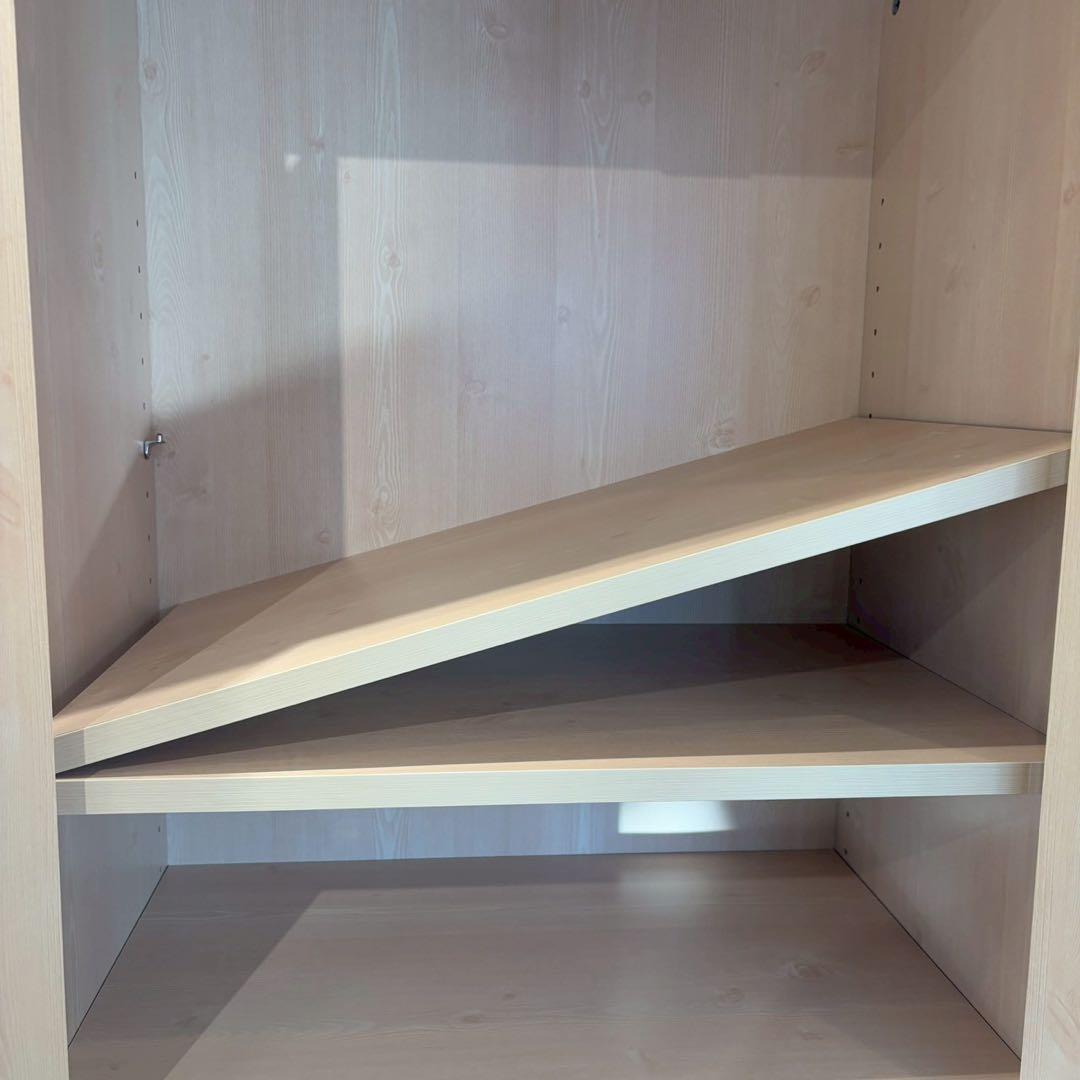 食器棚　白　上の扉磁石ないです。