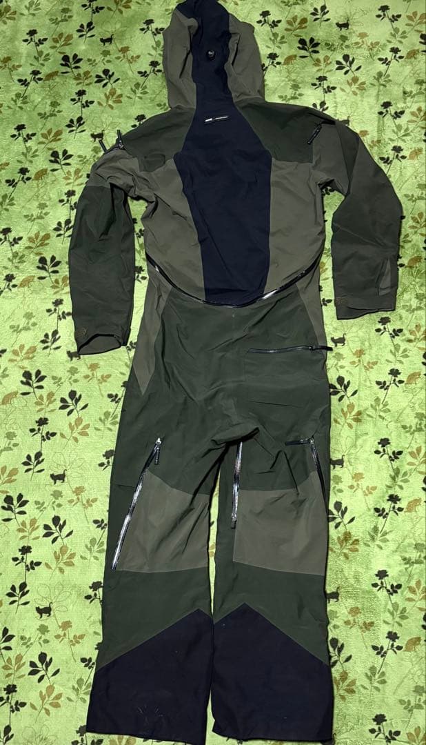 スノーボード PeakPerformance Heli Vertical Suit