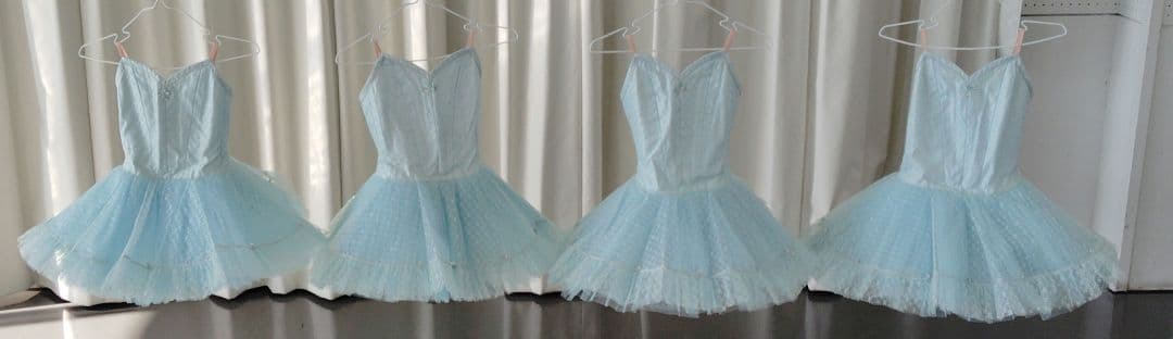 バレエ　チュチュ8着　水色シルバーレース　小学校2・3年生　冠、袖付