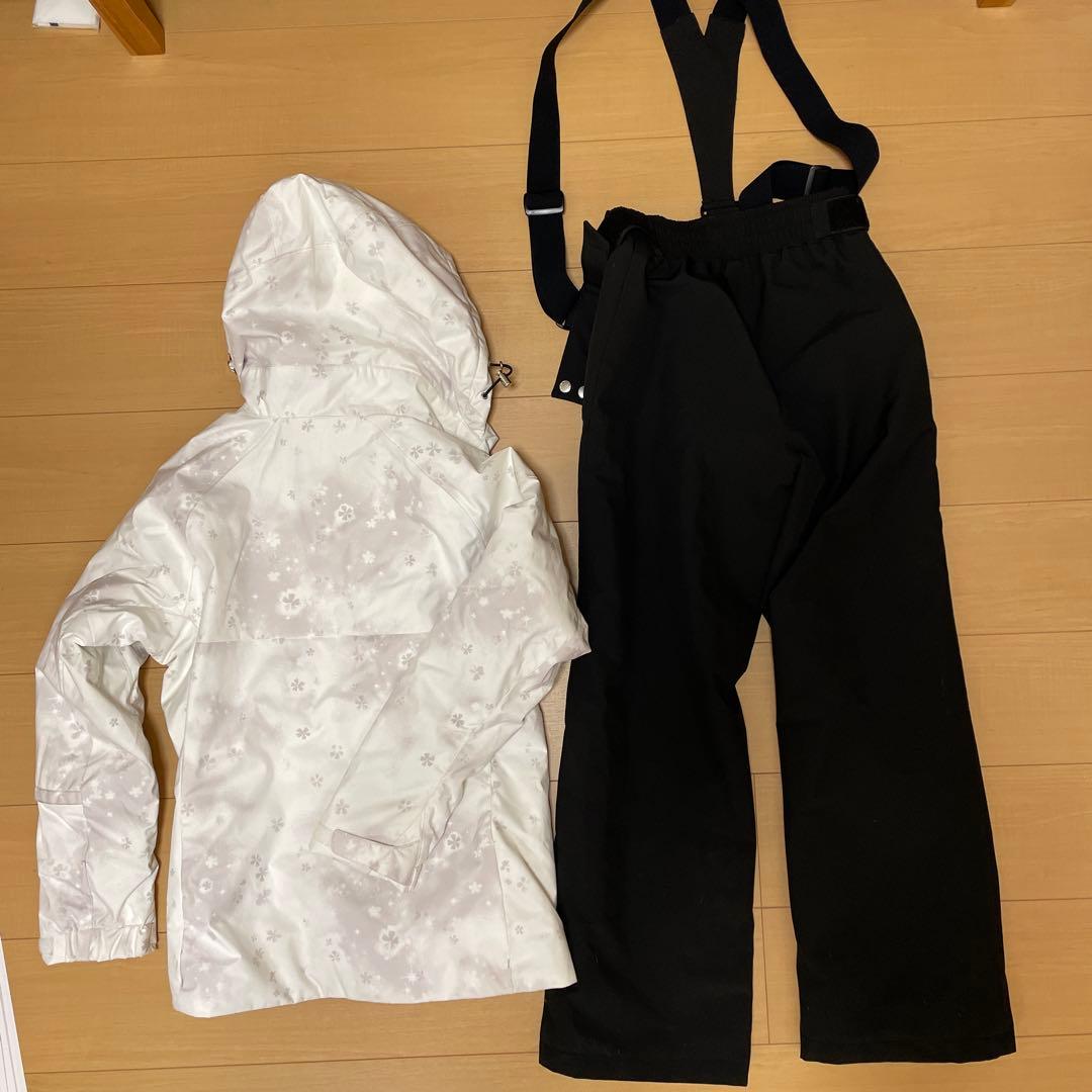 1、2回だけ使用　デサント　レディース　スキーウエア上下セット　Mサイズ