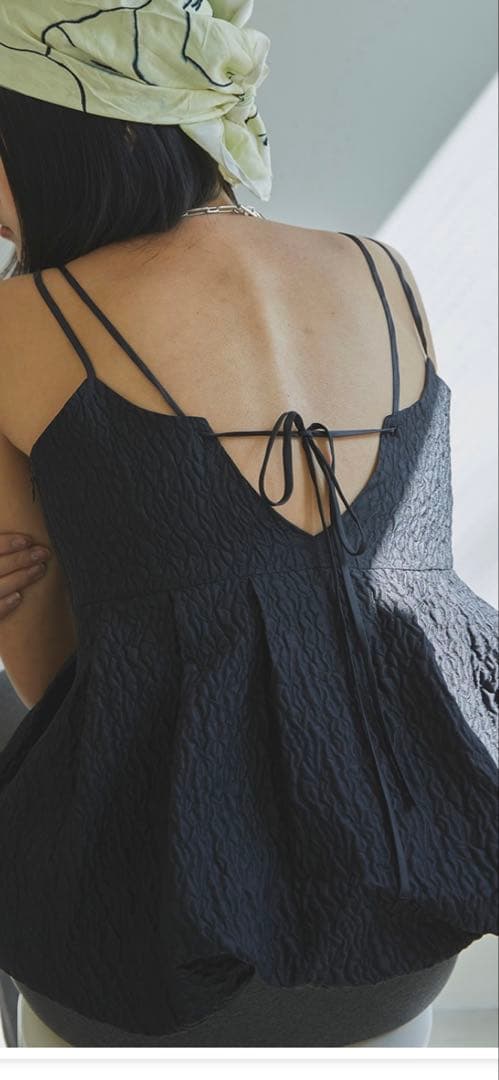 カベサロッソ　ジャカードペプラムバルーンキャミソール　ブラック