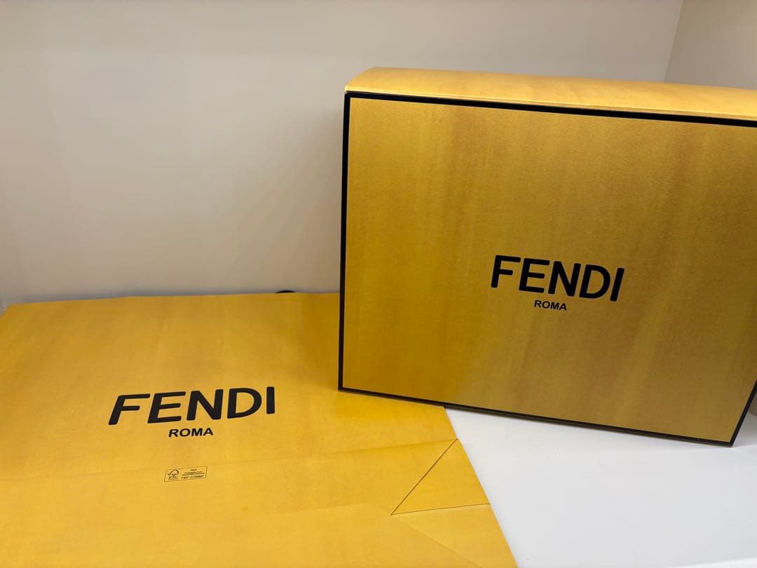 ⭐︎極美品⭐︎FENDI ピーカブー