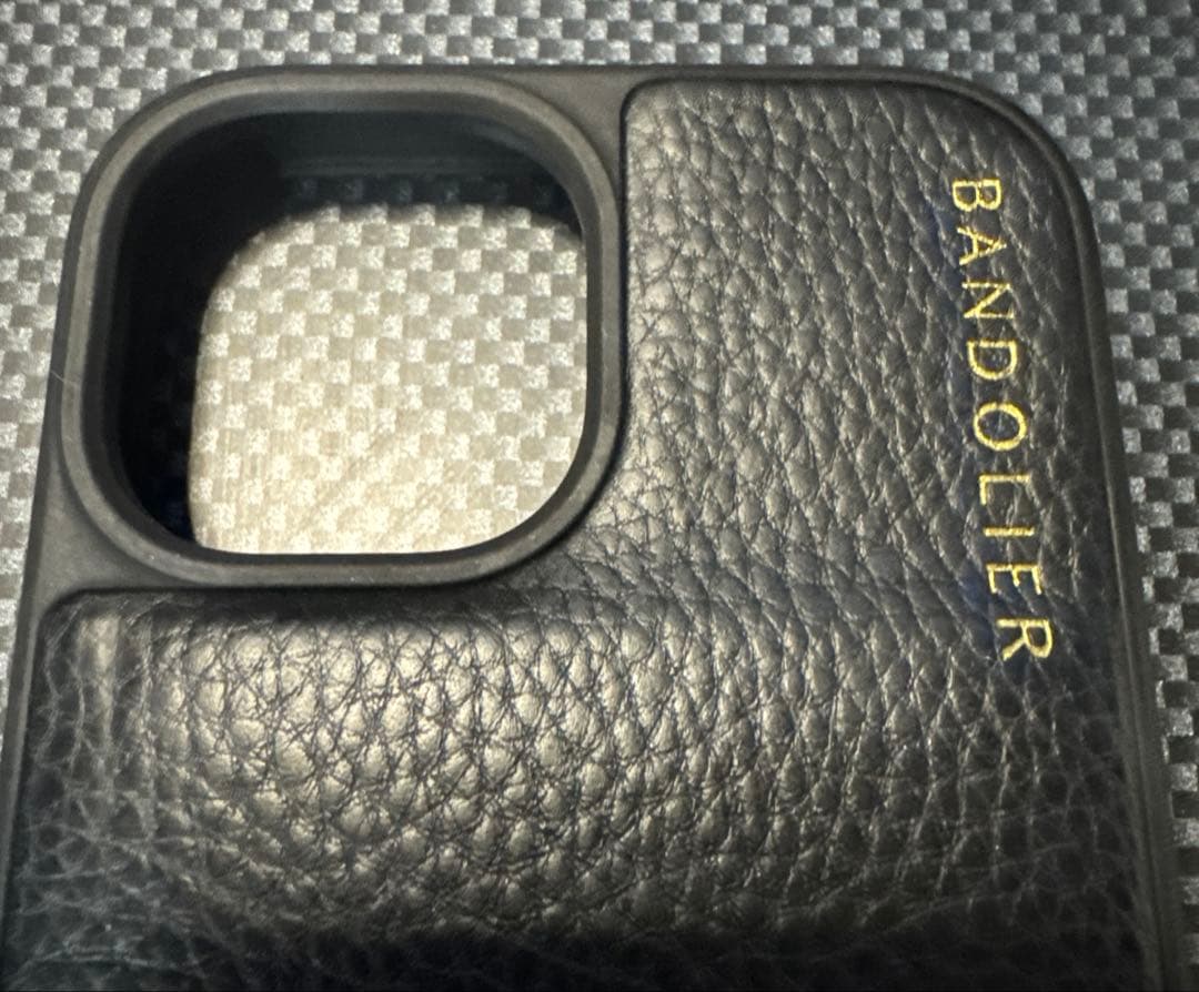 BANDOLIER iPhone15ケース