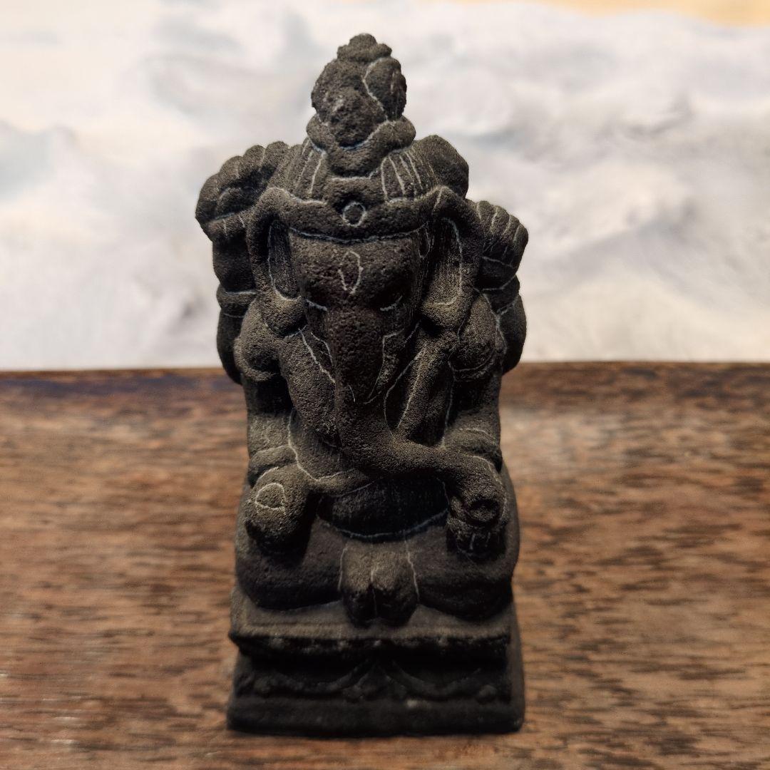 タイムセール‼️ボロブドゥール遺跡　仏塔と仏像とガネーシャ象の置物（台付）