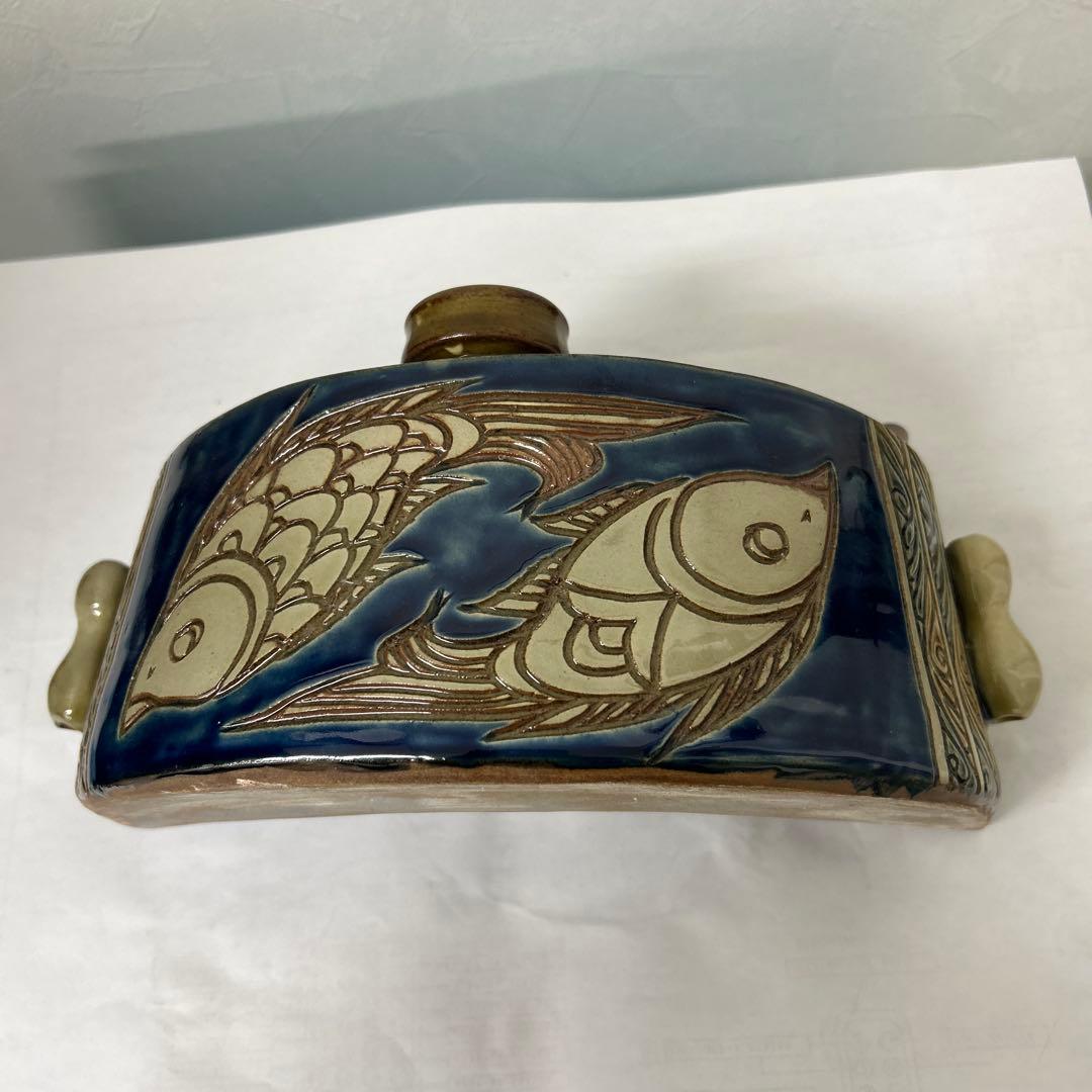 魚模様の半月型陶器器