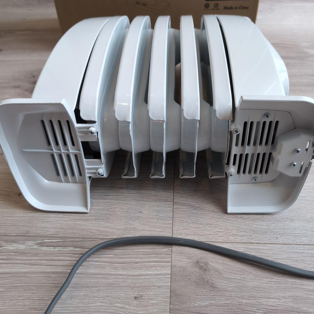 デロンギ　オイルヒーター NJ0505E　ホワイト　3畳まで