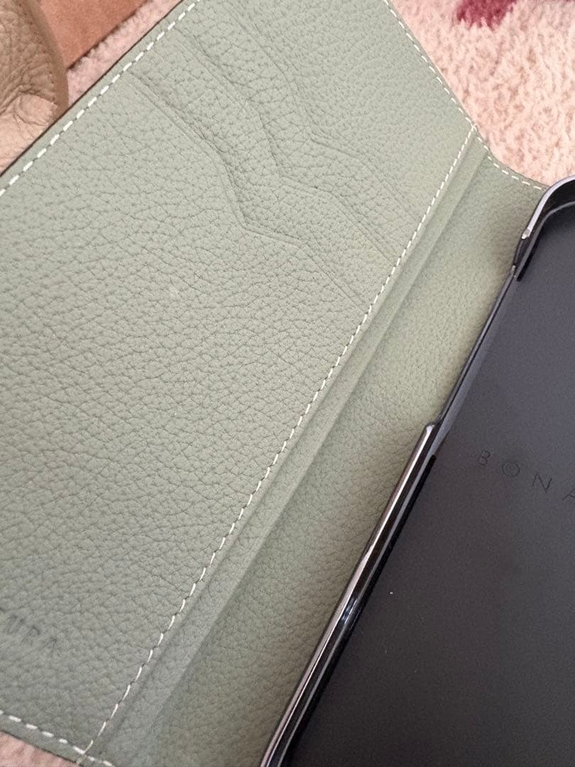 ボナペンチュラ　iPhone16手帳型ケース